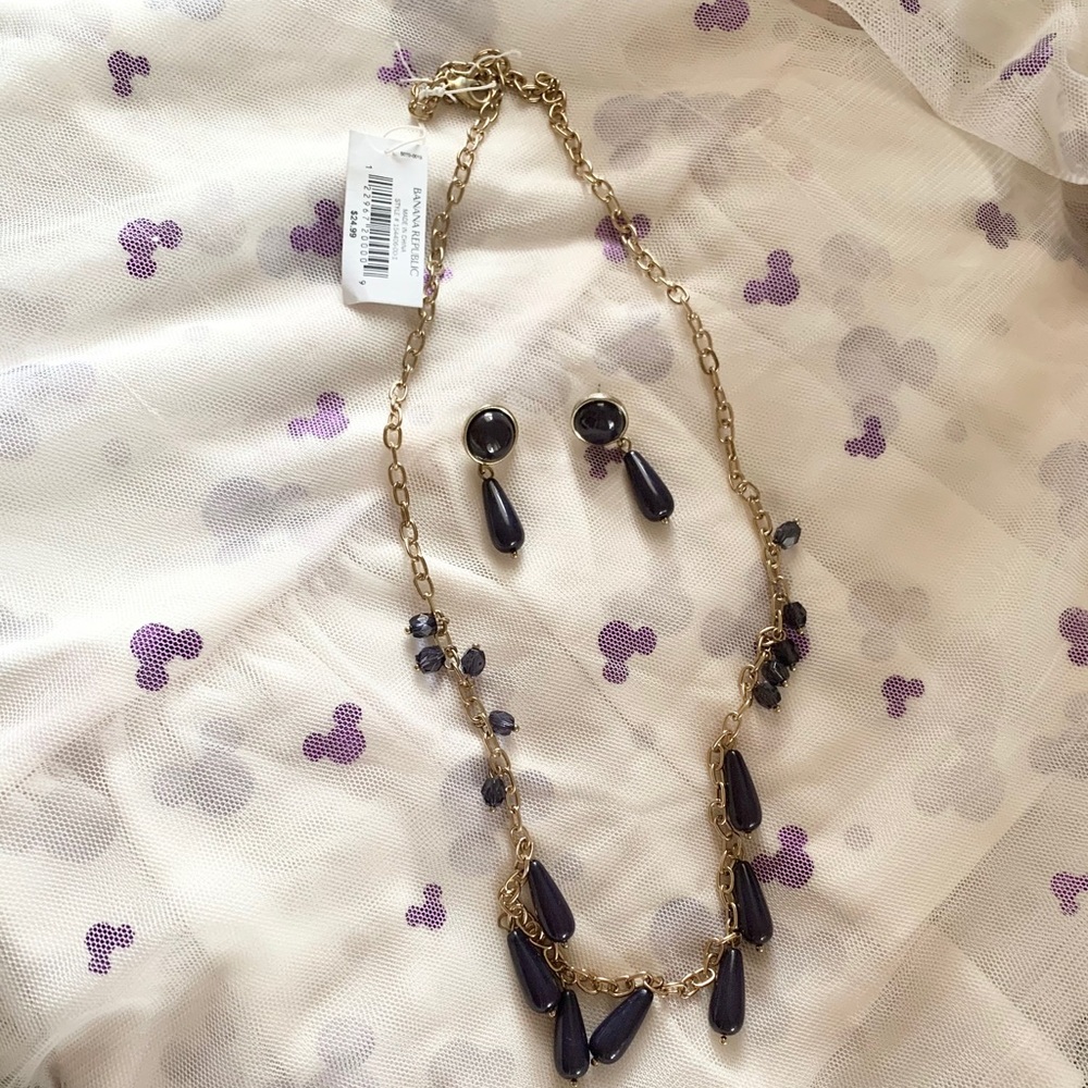 Banana republic necklace and earrings set